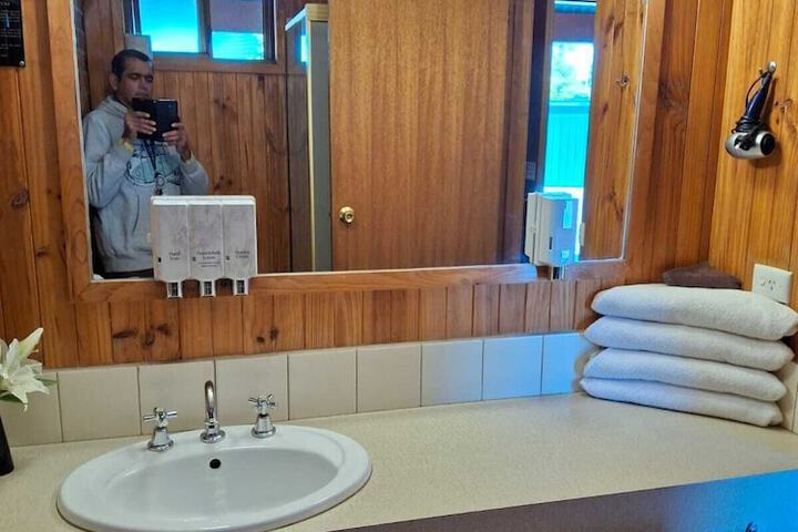 Room 9 of 12