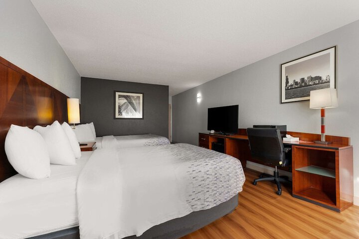 2 Double Beds (6 of 10)