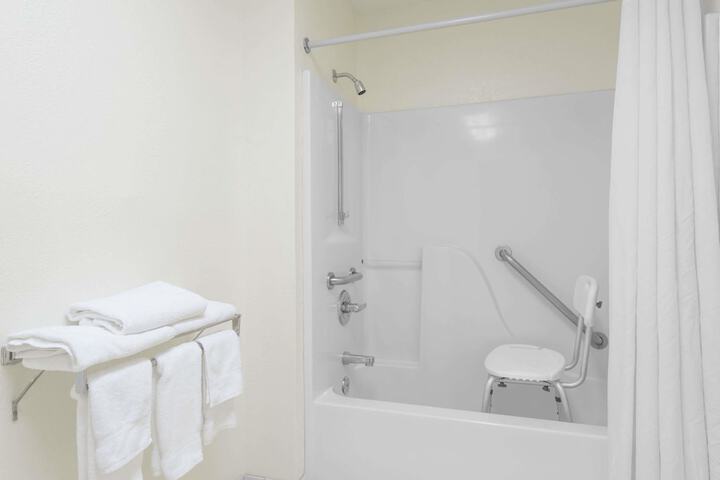 1 King Bed Accessible (13 of 17)