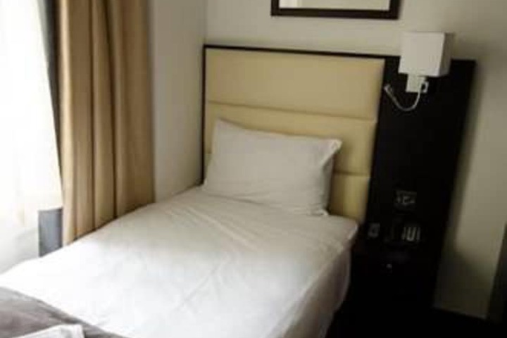 Room 7 of 79