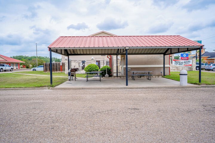 BBQ/picnic area