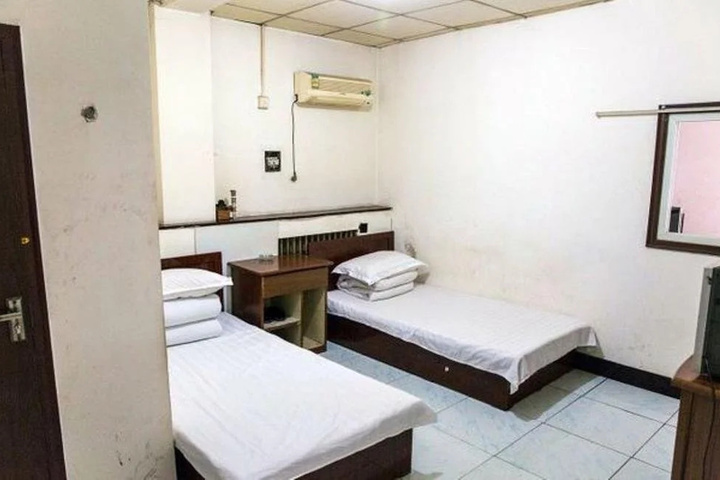 Room 4 of 7