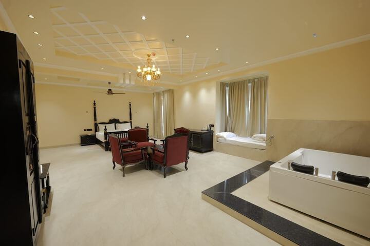 Room 9 of 38
