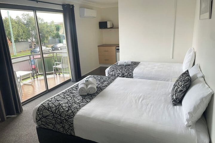 Room 3 of 70
