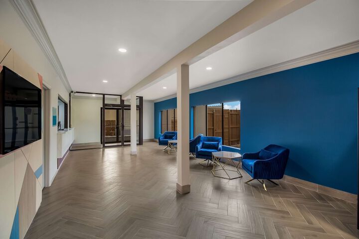 Entrance & Lobby