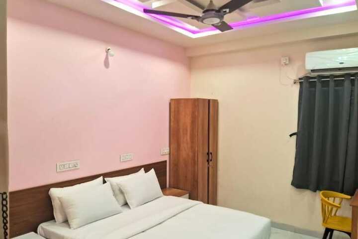 Room 2 of 6