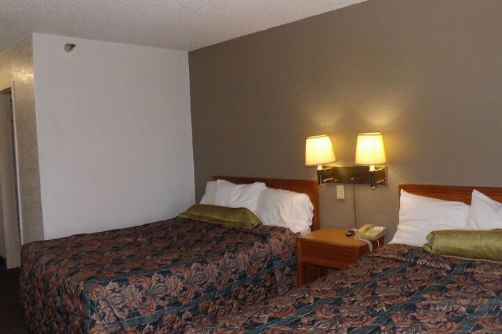 2 Double Beds (2 of 10)