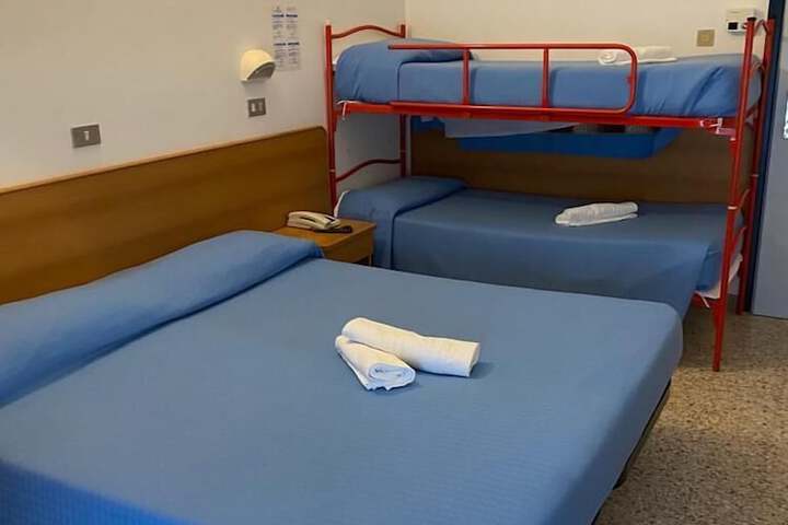 Room 6 of 27