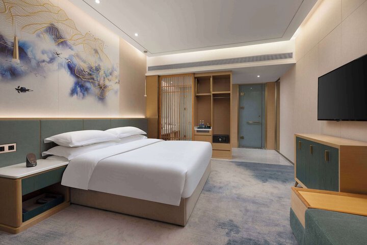 Room 7 of 18