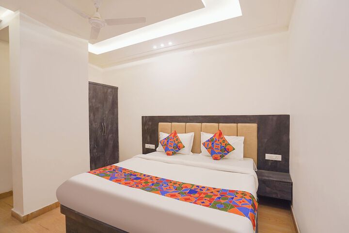 Room 9 of 26
