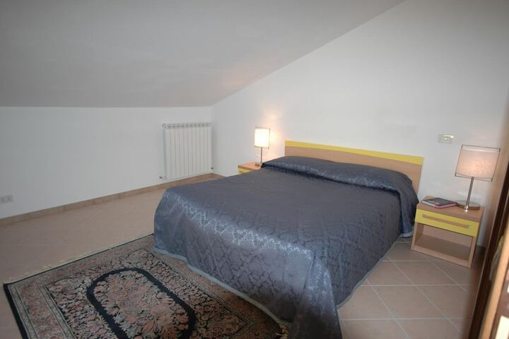 Room 4 of 25