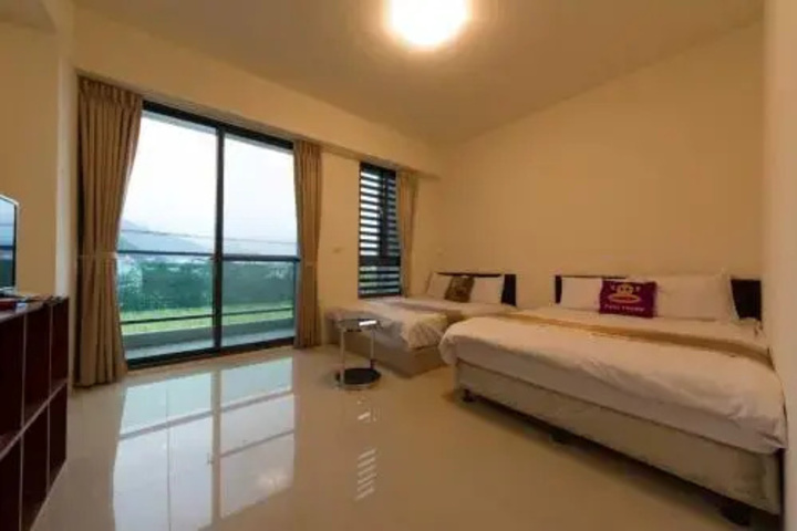Room 3 of 9