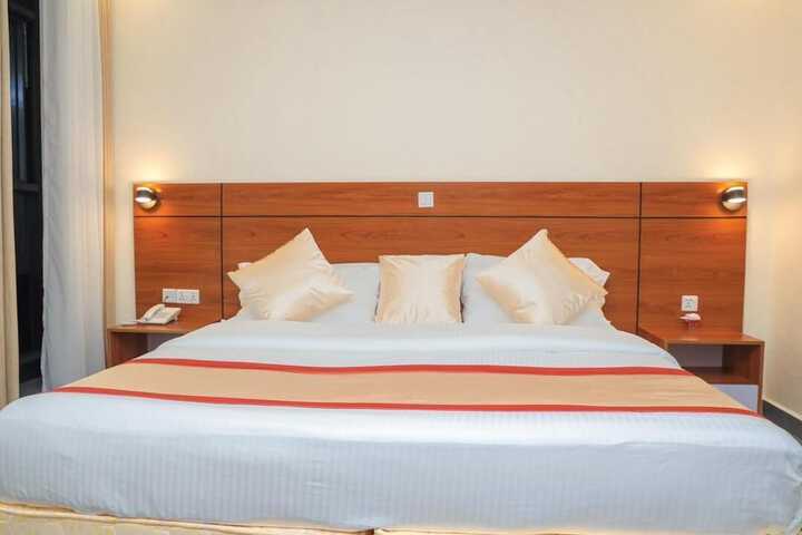 Room 5 of 17