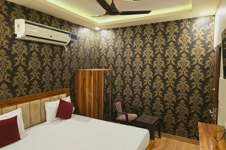 Room 13 of 23