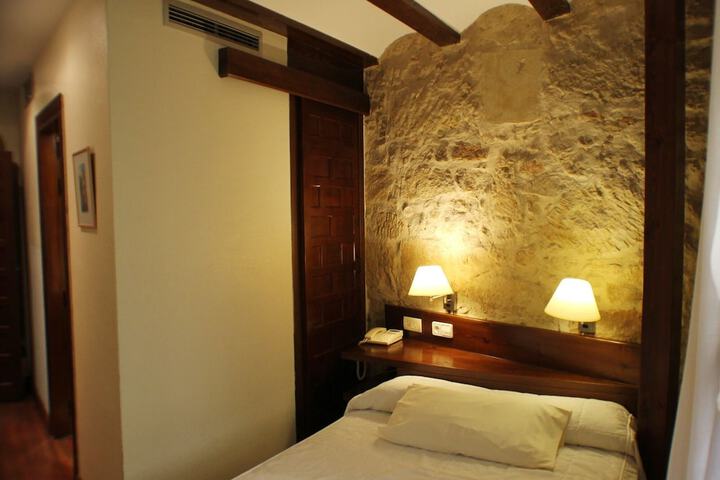 Room 5 of 25