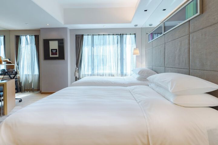 Room 25 of 60