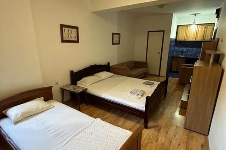 Room 10 of 21