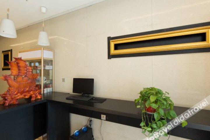 Huayi Hotel (Xuzhou Railway Staion Shop)