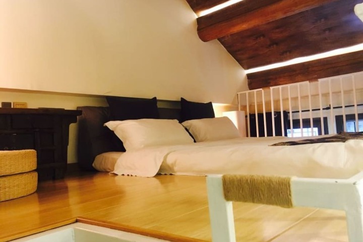 Room 2 of 74