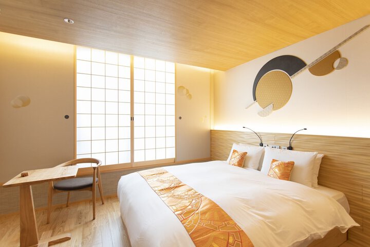 Room 8 of 28
