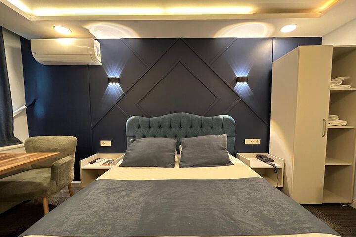 Room 4 of 32