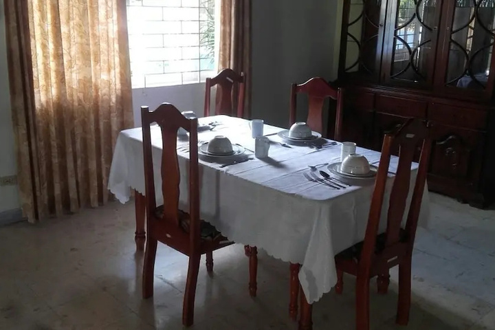 Dining 16 of 20