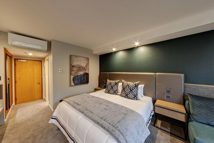 Room 27 of 59