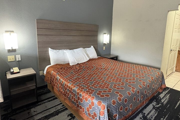 Room 10 of 66
