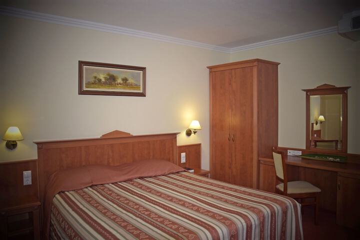Room 16 of 42