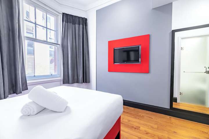 Room 26 of 103