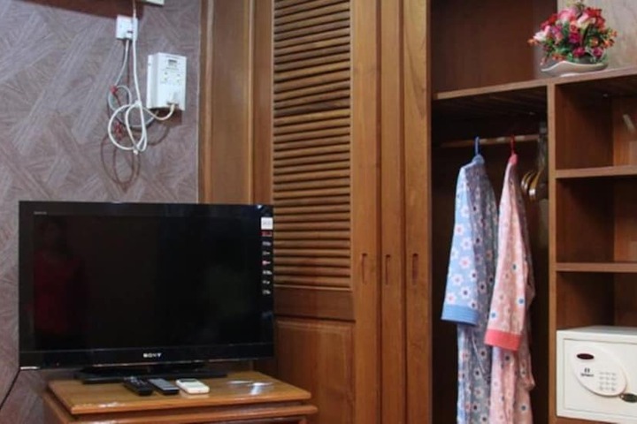 Room 14 of 32