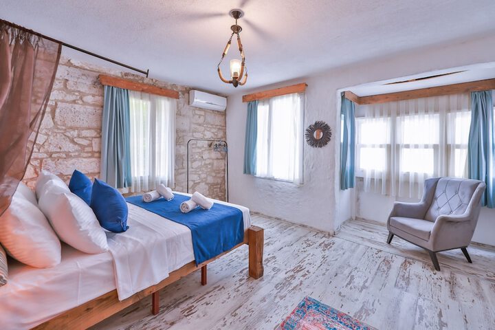 Room 3 of 40