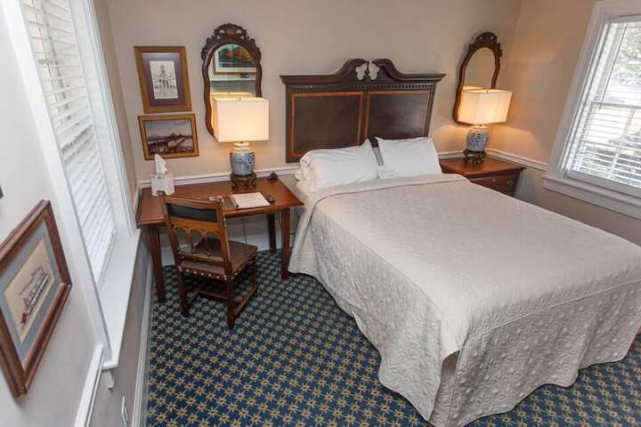 Room 52 of 207