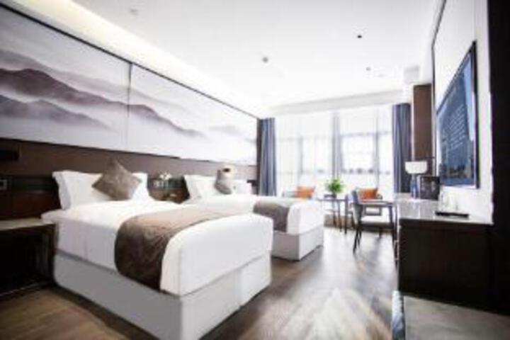 Room 8 of 10