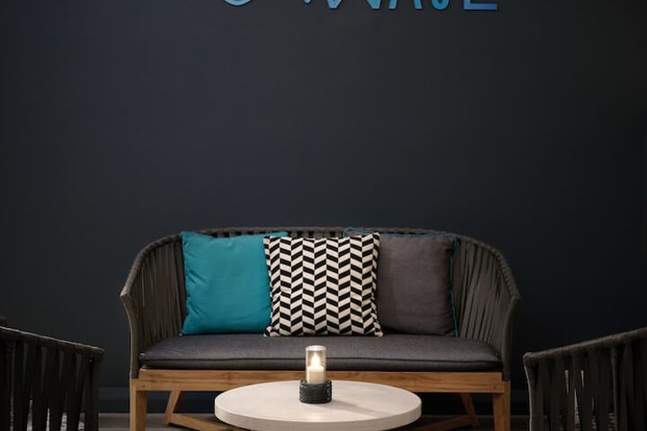 Lounge 62 of 83
