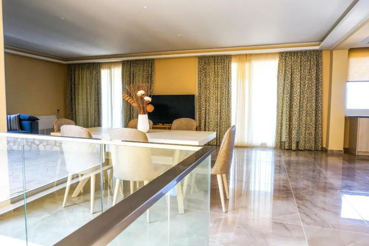Room 2 of 16