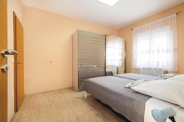 Room 3 of 29