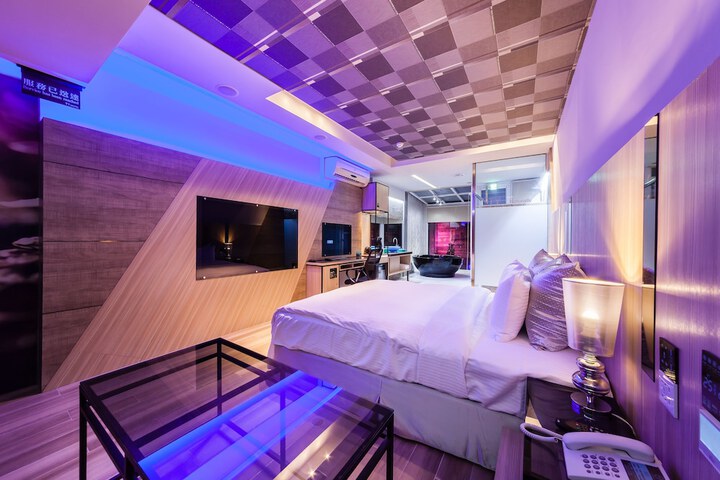 Room 8 of 39