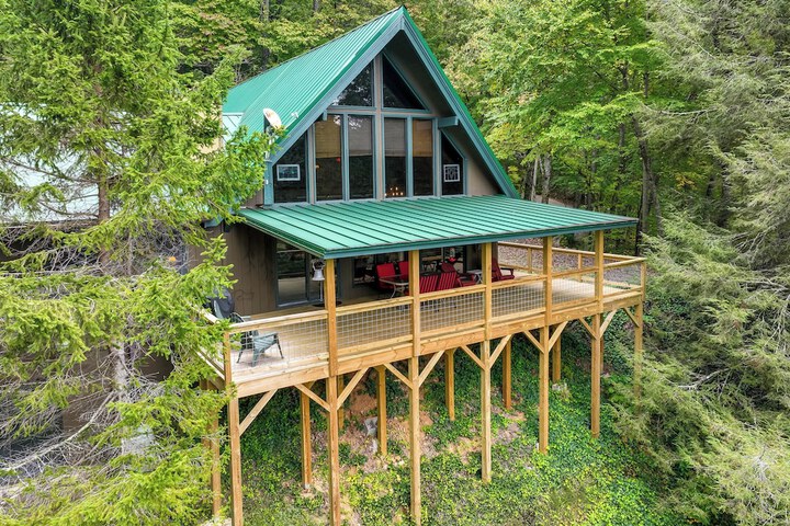 Robbinsville Vacation Rental w / Covered Balcony