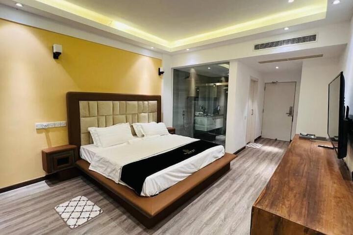 Room 4 of 25