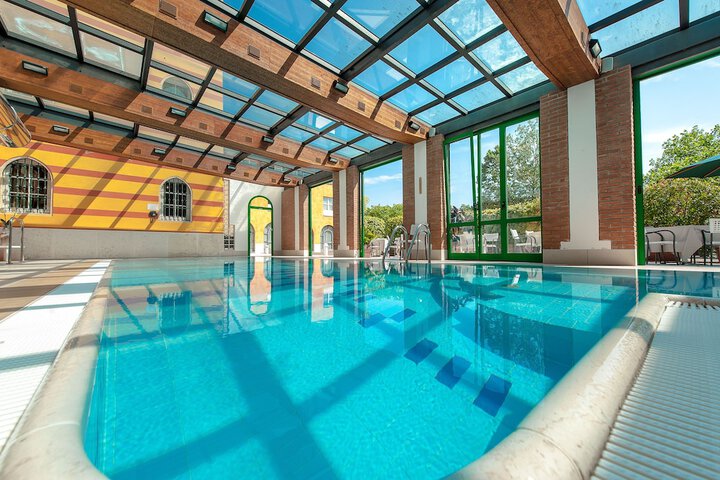 Pool 41 of 81
