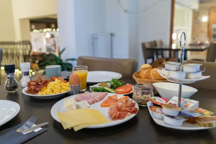 Breakfast/Coffee Service 75 of 99