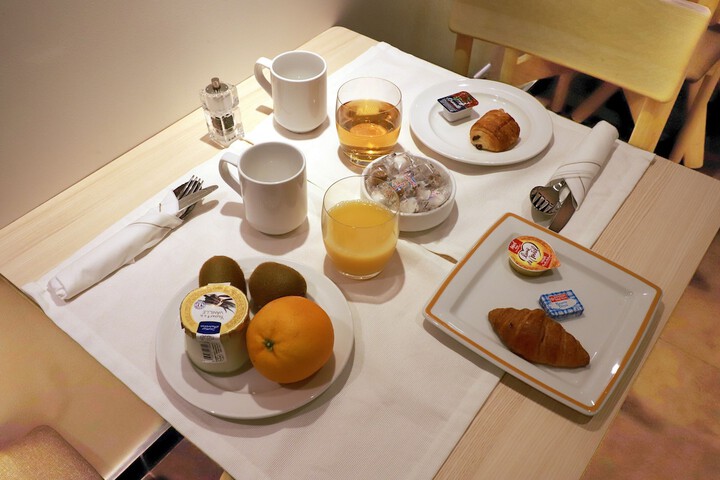 Breakfast/Coffee Service 56 of 64