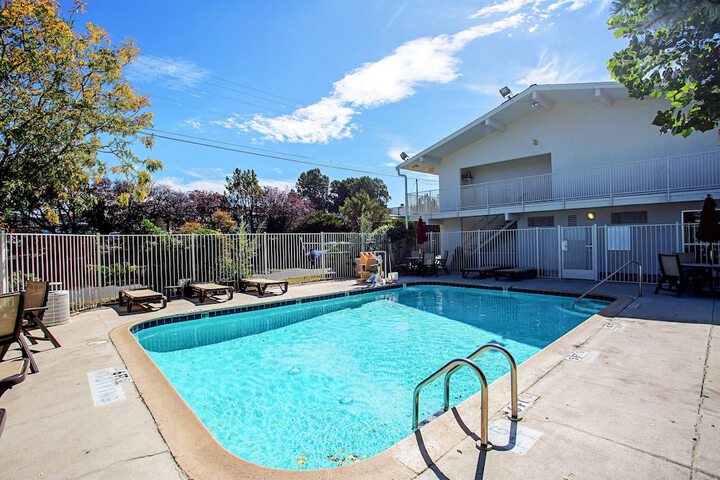Pool Hotel