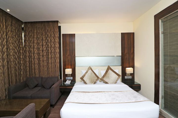 Room 1 of 10