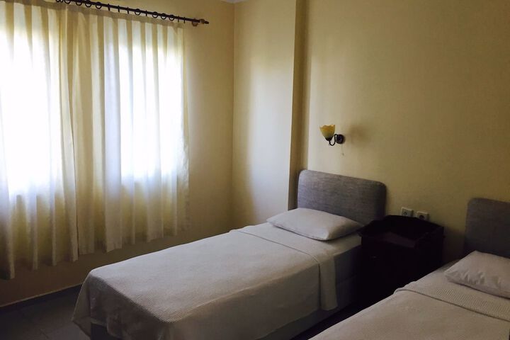 Room 4 of 4