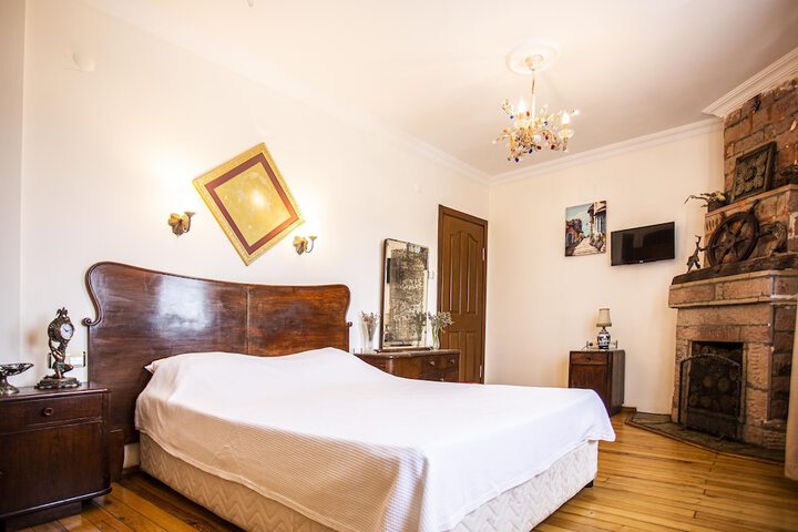 Room 8 of 92