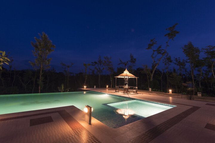 Hotel Pool