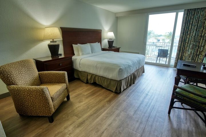 1 King Bed (12 of 12)