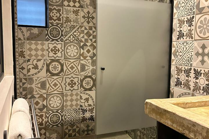 Room 73 of 85